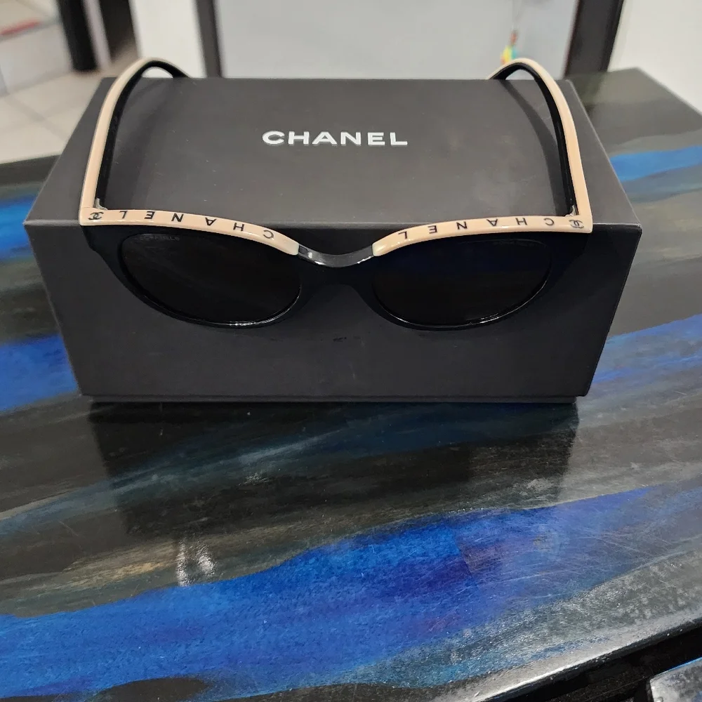 Chanel Black Sunglasses and Wallet Set - Picture 9 of 9